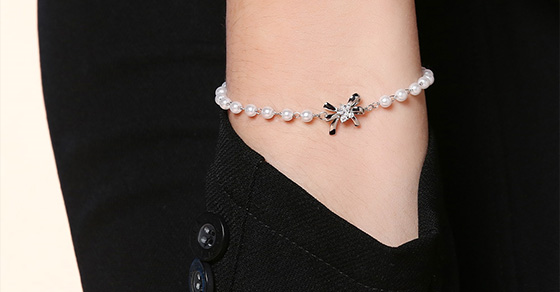 Top 10 mẫu vòng tay kim loại cho nữ xinh xắn, dễ thương nhất 2022